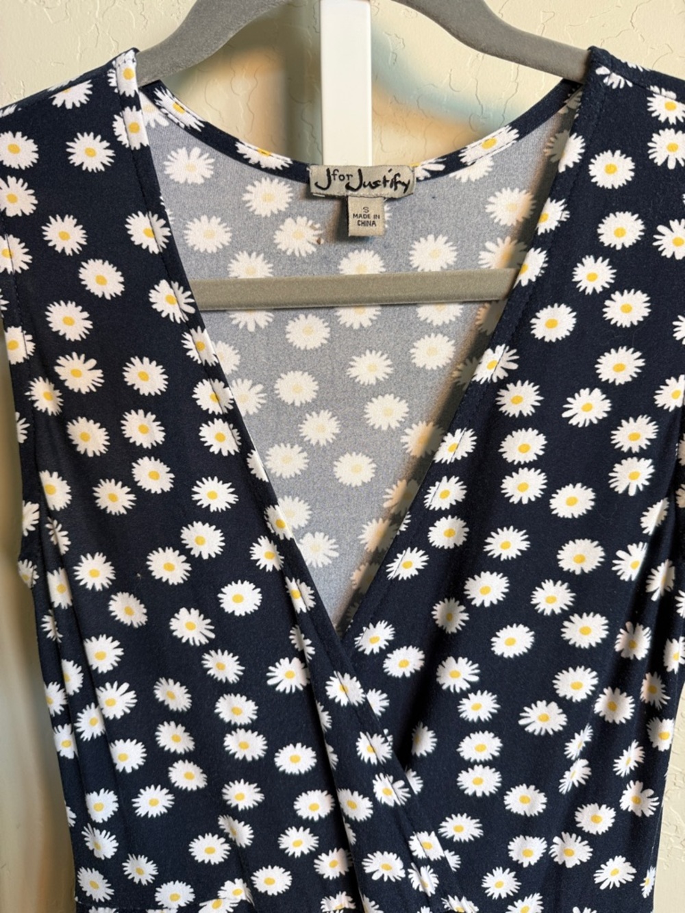 J for Justify Navy Dress with White Daisy Print
SZ Small - Picture 3 of 8